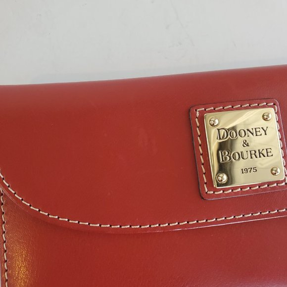 Dooney & Bourke Red Smooth Leather Trifold Clutch Checkbook Wallet 2 pc Set - Picture 2 of 11